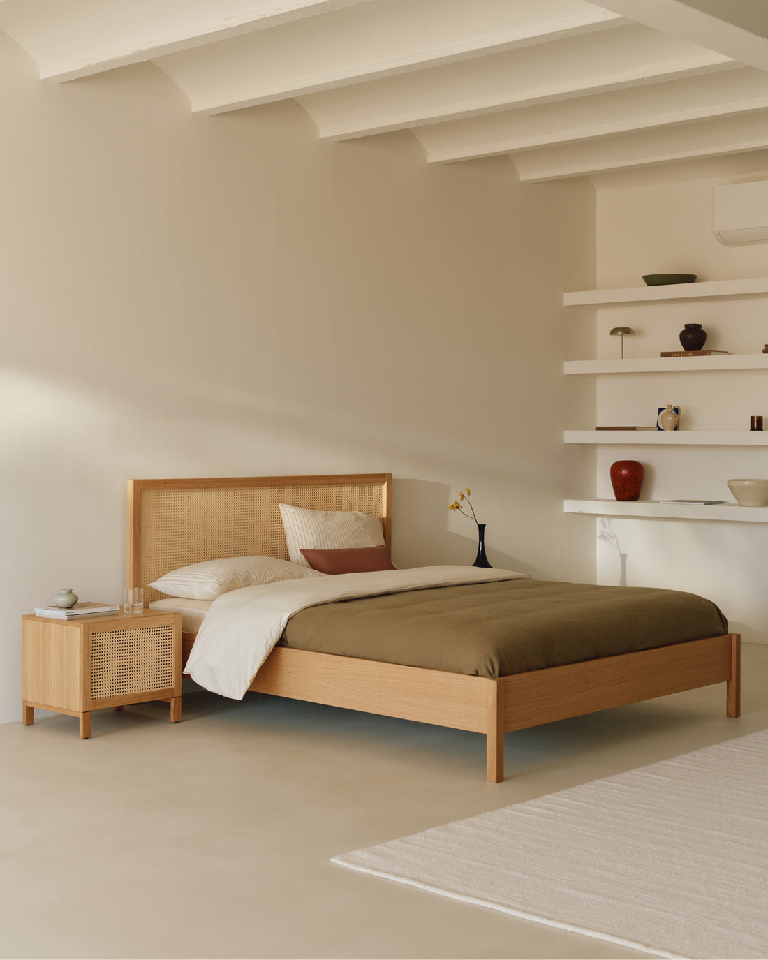 Dera Bed — view 1
