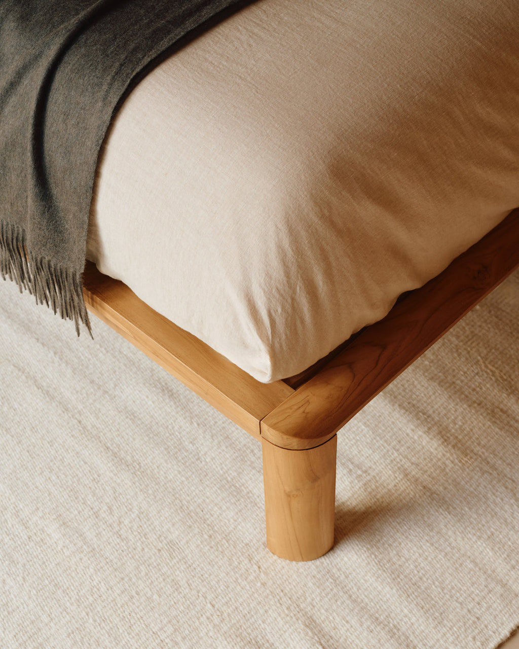 Elia Bed — view 3